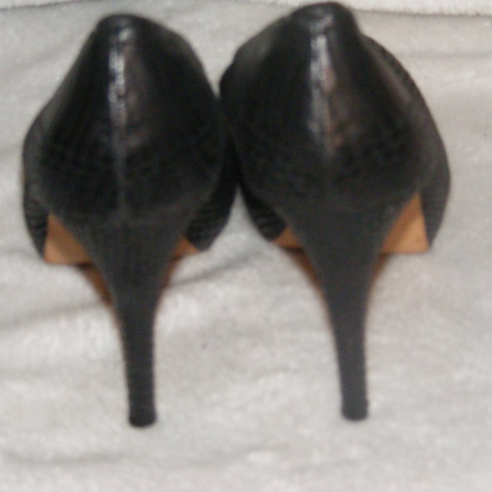 Jessica Simpson Round Black Heels - Picture 4 of 6